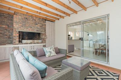 Apartment / Flat For Rent in Durbanville Hills, Durbanville