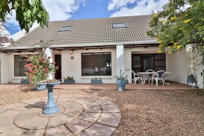 Townhouse For Rent in Durbanville Central, Durbanville